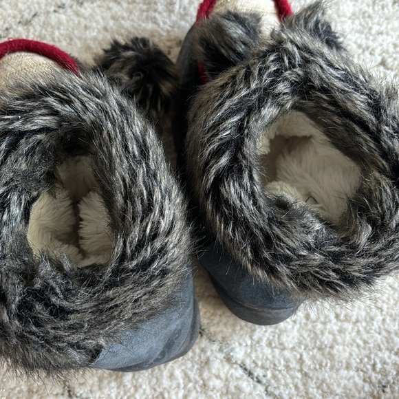 Roots Knit & Suede with Rubber Sole Slippers Medium 6 1/2 - 7 1/2 - Picture 7 of 7